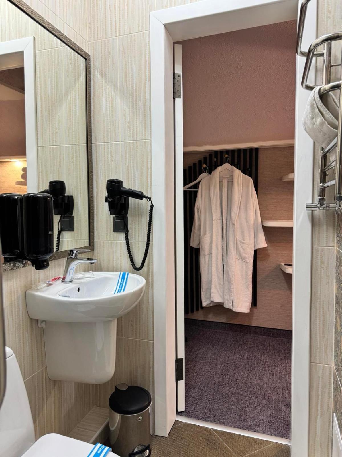 Hotel Veles Zolotonosha Екстериор снимка