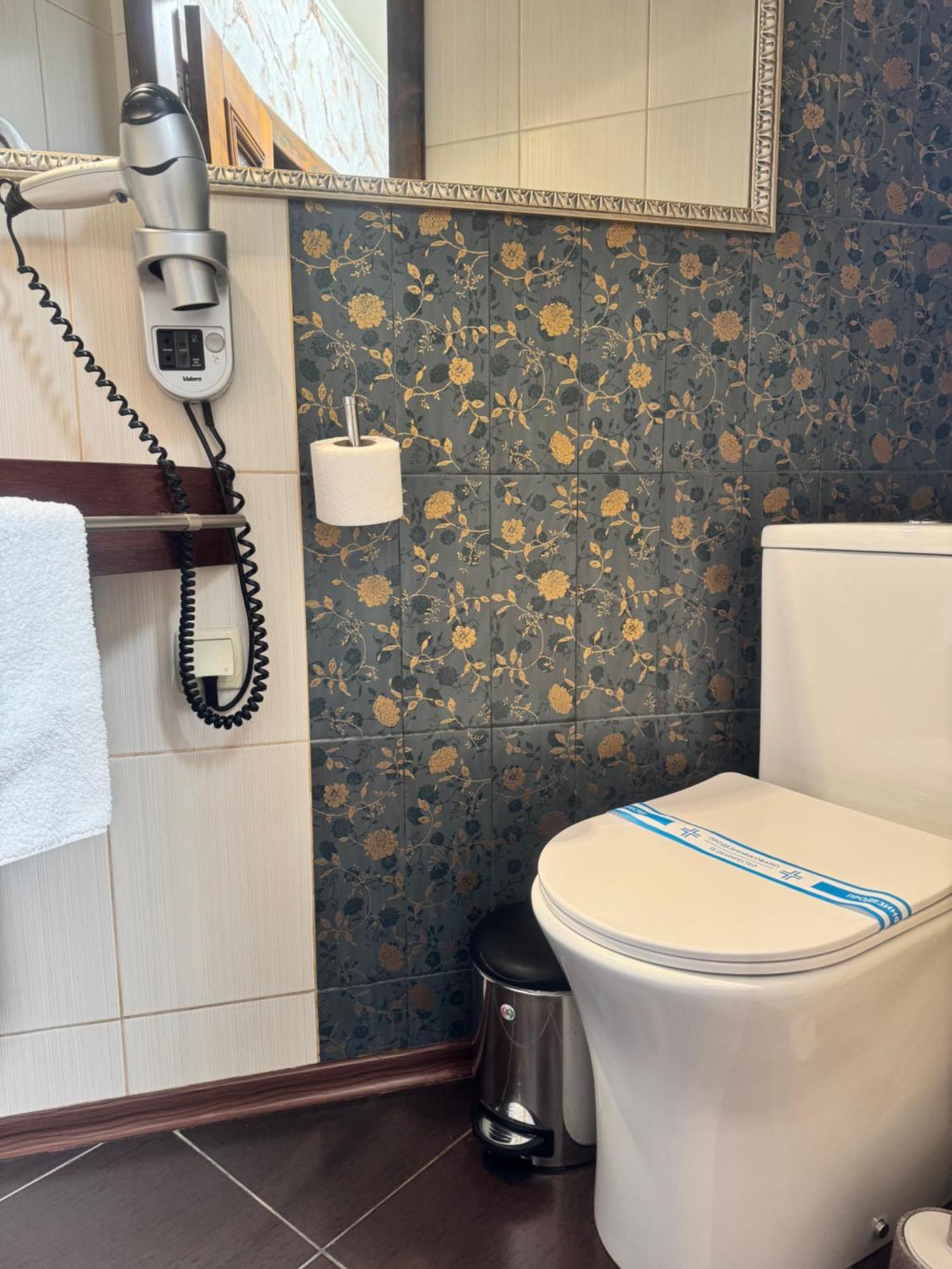 Hotel Veles Zolotonosha Екстериор снимка