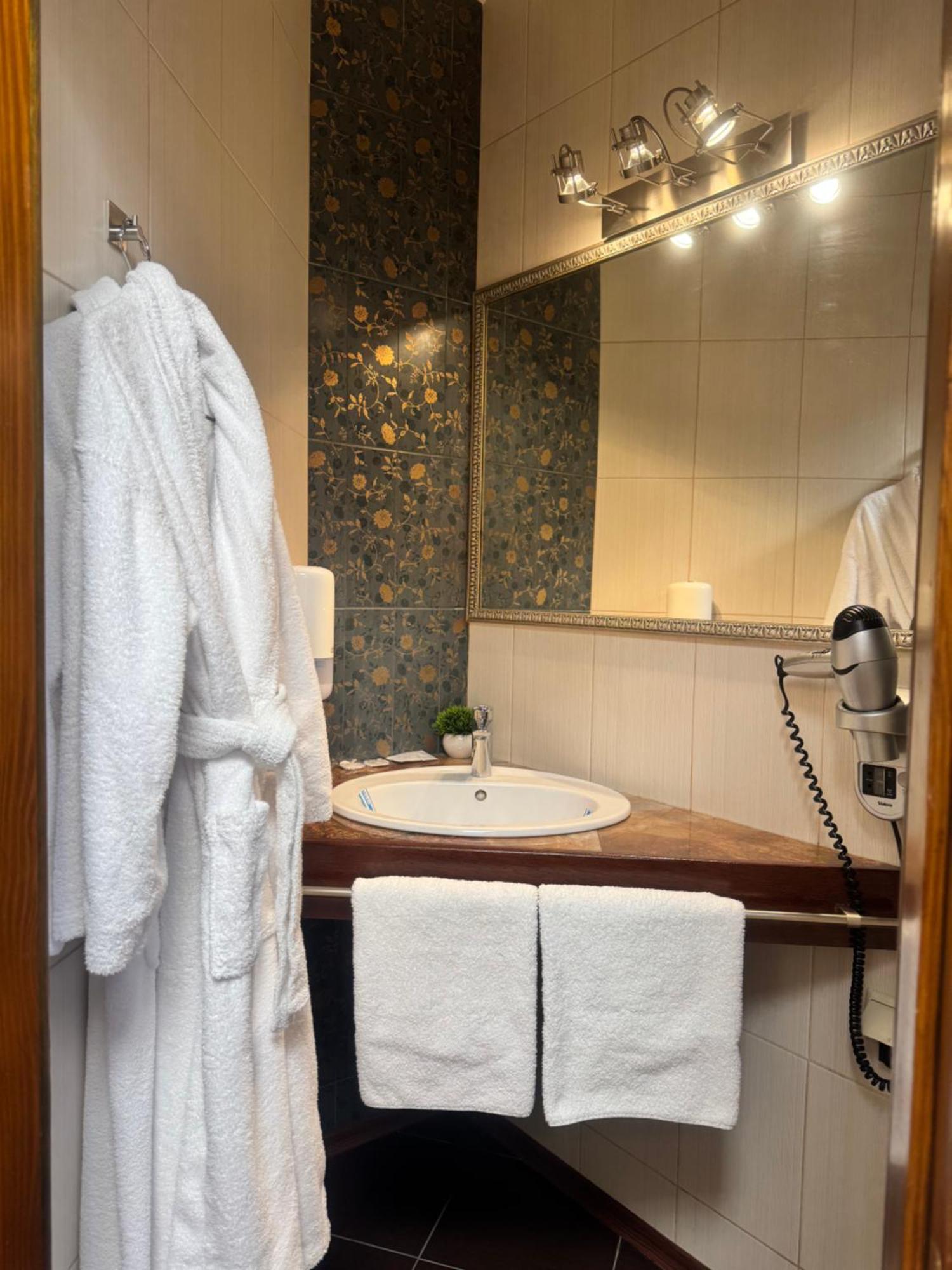Hotel Veles Zolotonosha Екстериор снимка